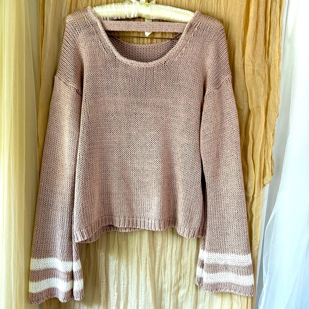 ALYA Pink Sweater with bell Sleeves (L) white details, accent back cutout!